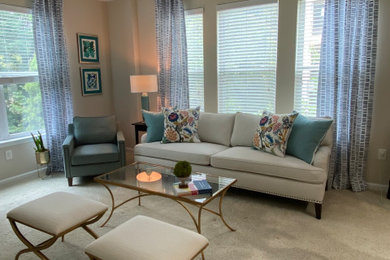 Living room photo in Atlanta