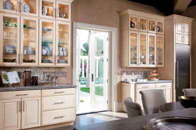 Example of a classic kitchen design in Orlando