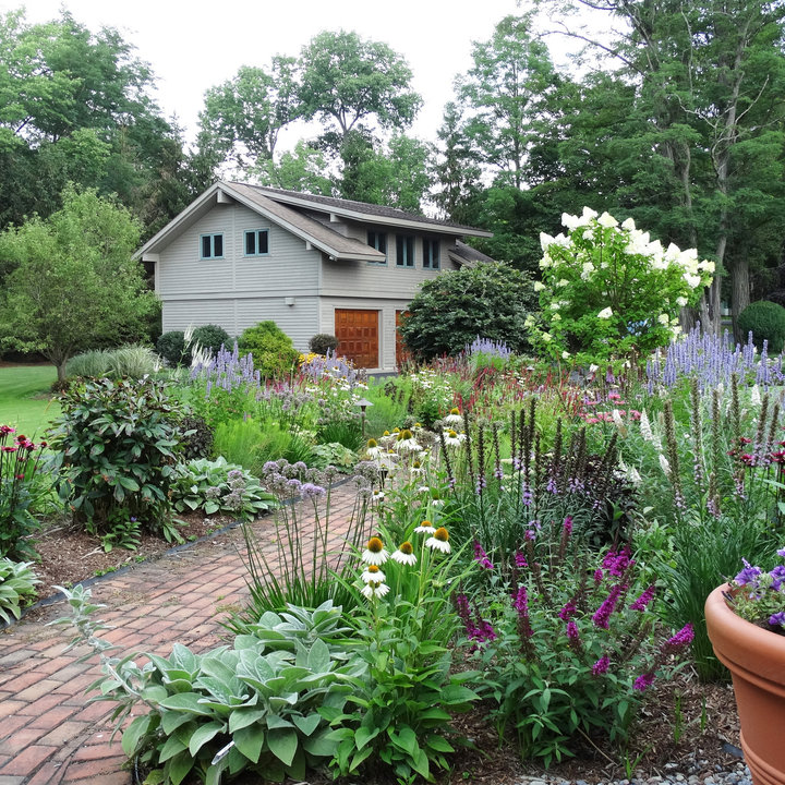 75 Small Landscaping Ideas You'll Love - February, 2026 | Houzz - Small Home Landscaping Design Ideas