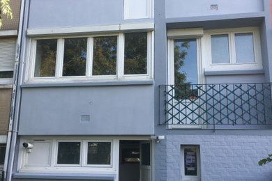 Cette image montre une maison traditionnelle.