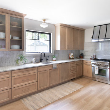 Designing a Lakefront Cottage Kitchen and Bar Built for Making Memories