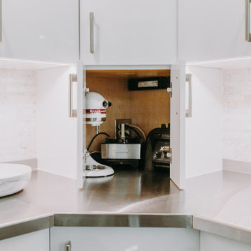High Gloss Modern Kitchen with Stainless Steel Countertops