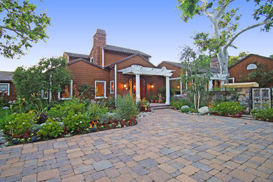Arts and crafts exterior home photo in Los Angeles