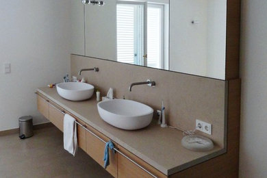 Modernes Badezimmer in Sonstige