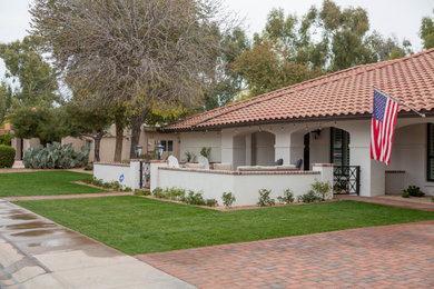 Example of a classic home design design in Phoenix