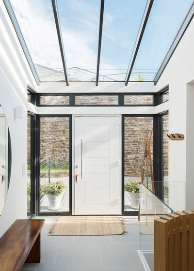 Contemporary Entry by Laurence Associates