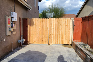 Photo of a traditional wood fence landscaping in Los Angeles.
