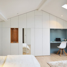 Contemporary Bedroom by KEA STUDIO