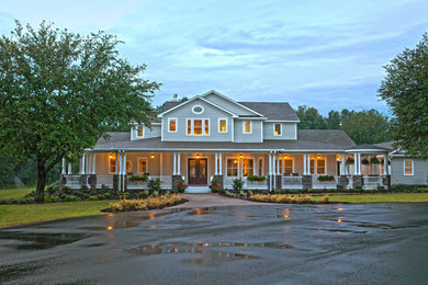 Example of a classic exterior home design in Jacksonville