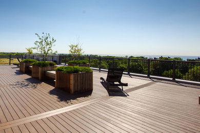 Deck photo in Toronto