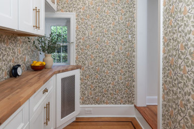 Example of a home bar design in Philadelphia
