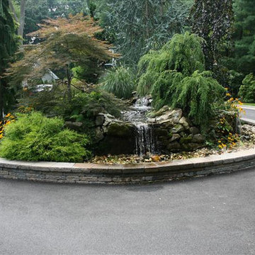 Circular Driveway Design with Water Feature