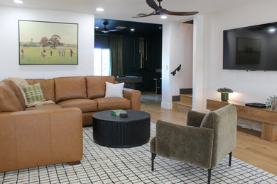 Example of a minimalist living room design in Phoenix