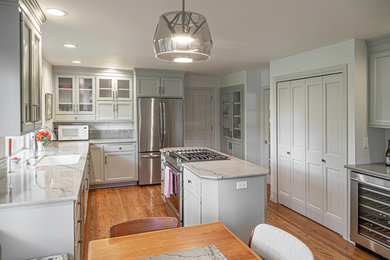 Example of a 1960s home design design in Other