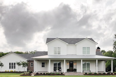 Example of a transitional exterior home design in New Orleans
