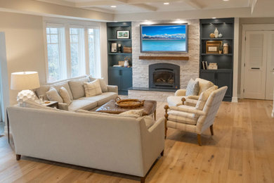 Inspiration for a living room remodel in Grand Rapids with a wall-mounted tv