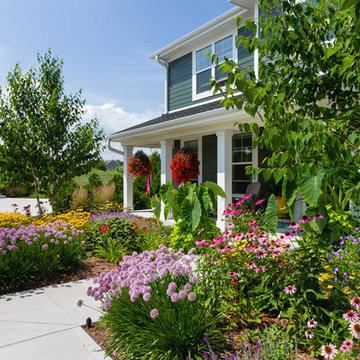 Traditional Front Yard Landscape - Cedarburg