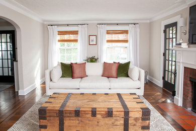 Inspiration for a transitional living room remodel in New York
