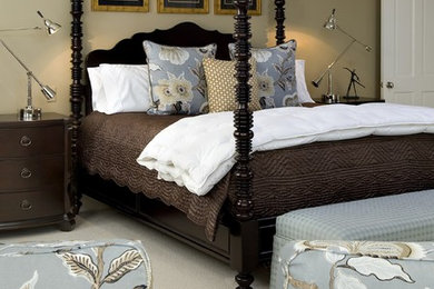 Bedroom - traditional bedroom idea in Detroit