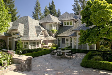 Example of a classic patio design in San Francisco