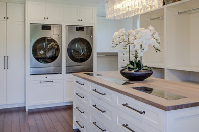 Inspiration for a modern bathroom remodel in Columbus