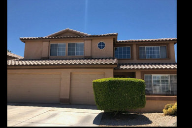 Example of an exterior home design in Phoenix