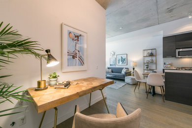 Example of a home office design in Toronto