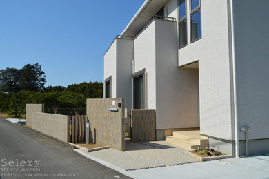 他の地域にあるおしゃれな家の外観の写真