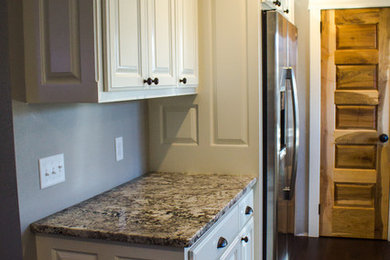 Example of a country kitchen design in Little Rock