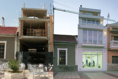 Inspiration for a medium sized and white nautical semi-detached house in Alicante-Costa Blanca with three floors, mixed cladding, a pitched roof and a tiled roof.