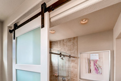 Example of a minimalist bathroom design in Other