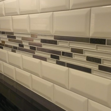 KITCHEN - Backsplash - Subway 3" x 6" Beveled w/Glass+Metal Band