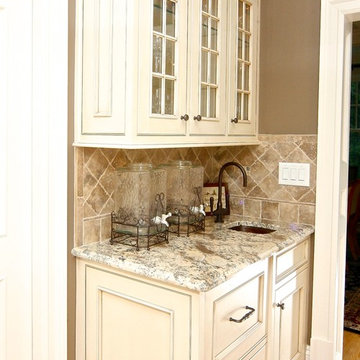 Lexington Home - Wet Bar Area