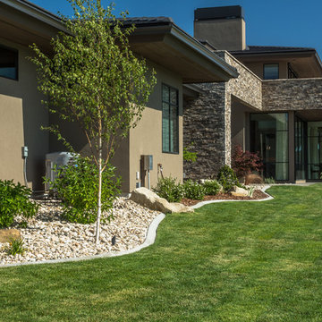 Contempory Lakeside Home
