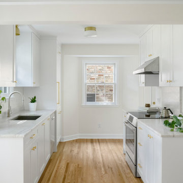 White and bright with Quartzite - Compact Kitchen