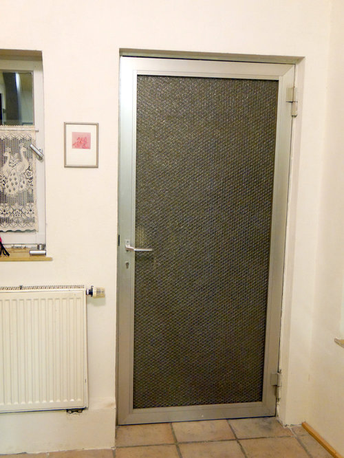 wie kann man diese Eingangstür "verschönern"