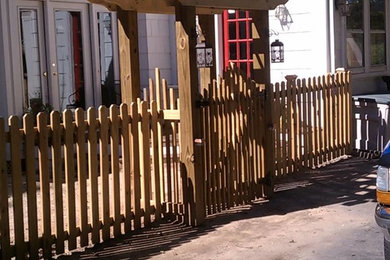 Inspiration for a rustic exterior home remodel in Richmond