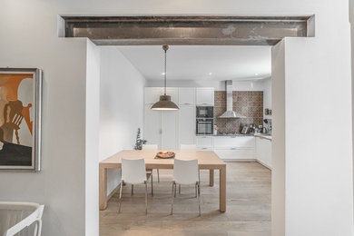 Design ideas for a modern kitchen in Florence.