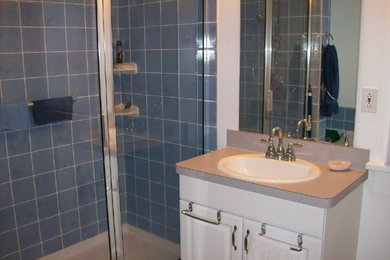 Example of a minimalist home design design in Cleveland