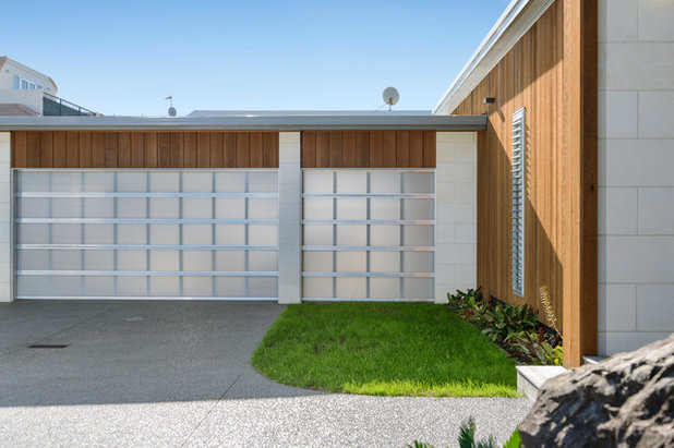 Beach Style  by Will Tatton Architecture