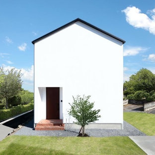 他の地域のモダンスタイルのおしゃれな家の外観 (漆喰サイディング、切妻屋根、戸建、混合材屋根) の写真