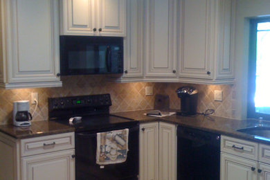 Elegant home design photo in Tampa