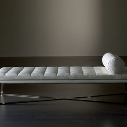 DAY BEDS & CHAISES - Daybeds
