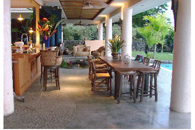Example of an eclectic dining room design in Hawaii