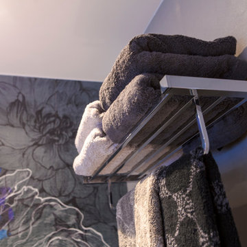 Gästebad mit Dusche "Tapete in der Dusche" Der neue Trend im Baddesign