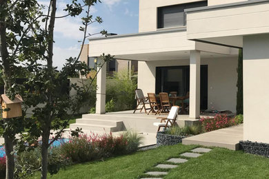 Jardín privado minimalista en Valladolid