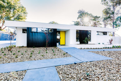 This is an example of a midcentury exterior in Canberra - Queanbeyan.