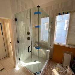 Amethyst - Newport Beach - Shower Doors