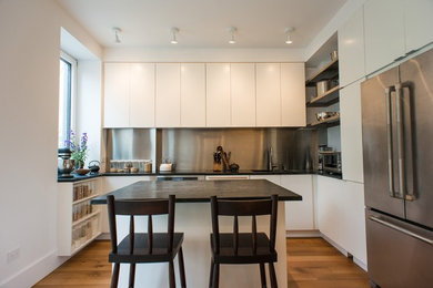 Minimalist kitchen photo in New York