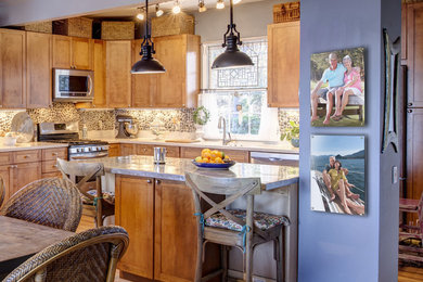 Example of an eclectic kitchen design in Miami